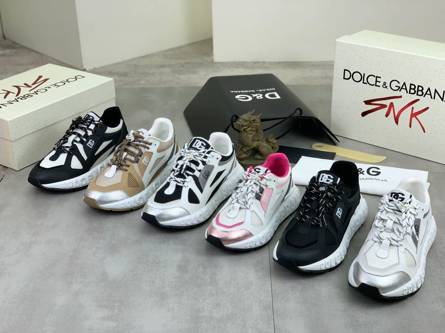 Men's men's shoes 💰P580💰[New model] Couple 🧑‍🤝‍🧑 style Top original order quality Synchronized with "DOLCE&GABBANA [Dolce & Gabbana] ~ High quality." Effect Low-top casual DG men's shoes, loved by many celebrities, using high-end imported top-layer calfskin splicing design + cowhide feet, simple and elegant, perfectly interpreting the latest inspiration of shoes, integrating classics and fashion. Luxurious dreams, dominating fashion Suitable for drivers, light and comfortable to drive, light and breathable for outdoor travel, high-end quality, trustworthy, 6️⃣colors🉑️ to choose from! Code number: 35-46